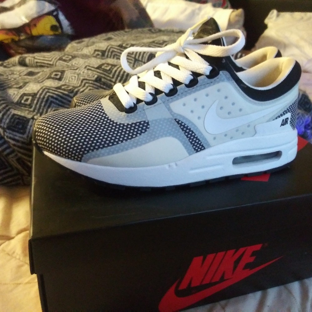 Nike - Picture 3 of 3